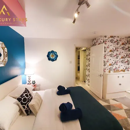 Apartment, Fru Luxury Stays Serviced Accommodation,1 Bedroom Studio With Free Parking & Wifi *