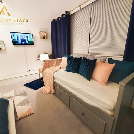 Apartment, Fru Luxury Stays Serviced Accommodation,1 Bedroom Studio With Free Parking & Wifi