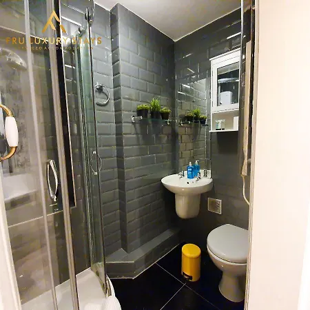 Apartment, Fru Luxury Stays Serviced Accommodation,1 Bedroom Studio With Free Parking & Wifi